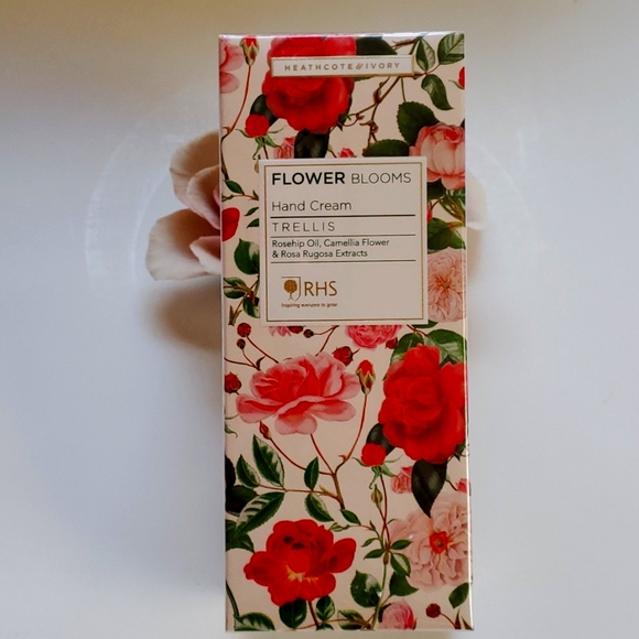 Heathcote & Ivory Flower Blooms Hand Cream - Picture 1 of 6